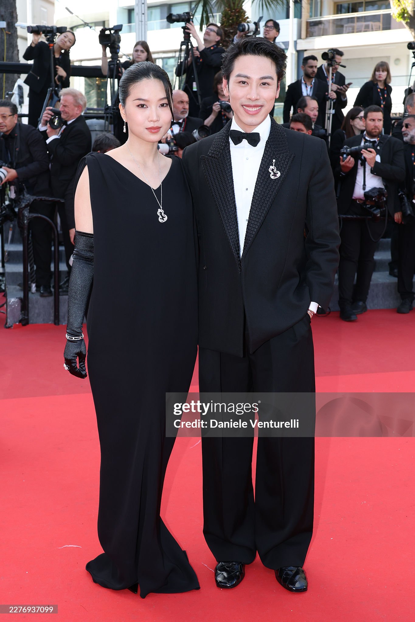 LHP Cannes ngày 7: Vợ Ronaldo khoe body "ngồn ngộn", siêu mẫu Coco Rocha "thị phạm" tạo dáng ngay trên thảm đỏ- Ảnh 36.