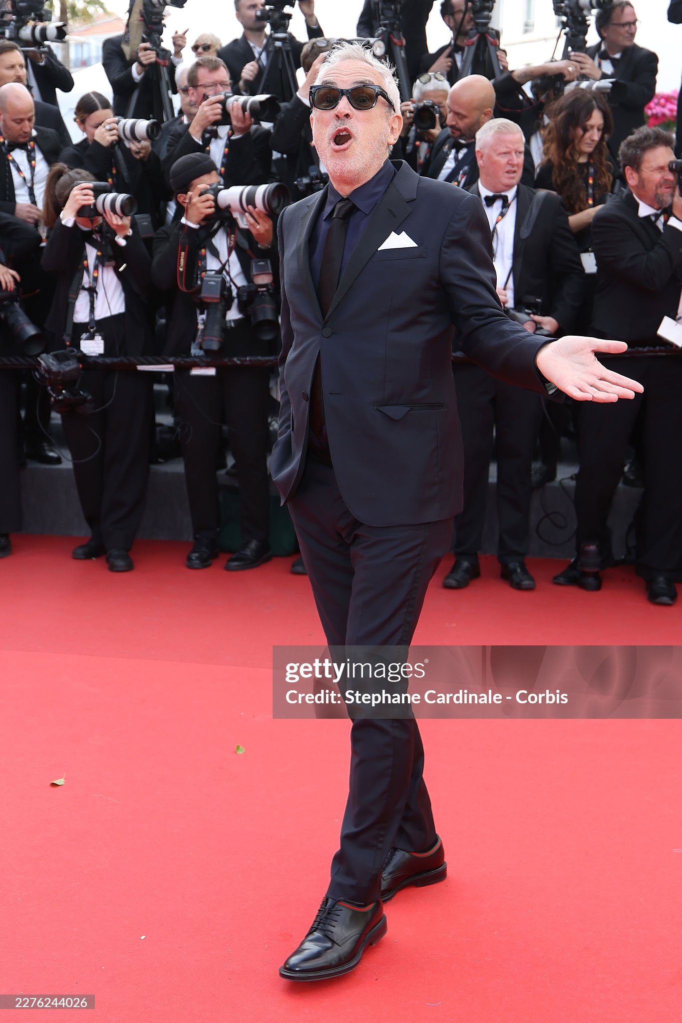Thảm đỏ Cannes ngày 3: Châu Dã - Viên San San đại chiến visual, Win Metawin điển trai ngút ngàn- Ảnh 49.