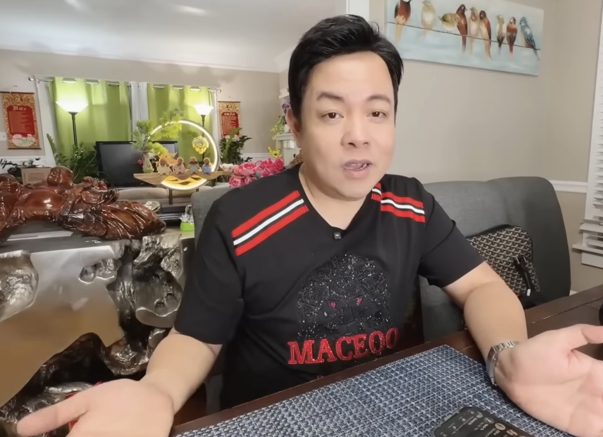 Nam ca sĩ Việt ai cũng biết mặt tiết lộ bố làm mất hàng trăm cây vàng, em gái thua trắng 13 tỷ chỉ trong một đêm- Ảnh 1.