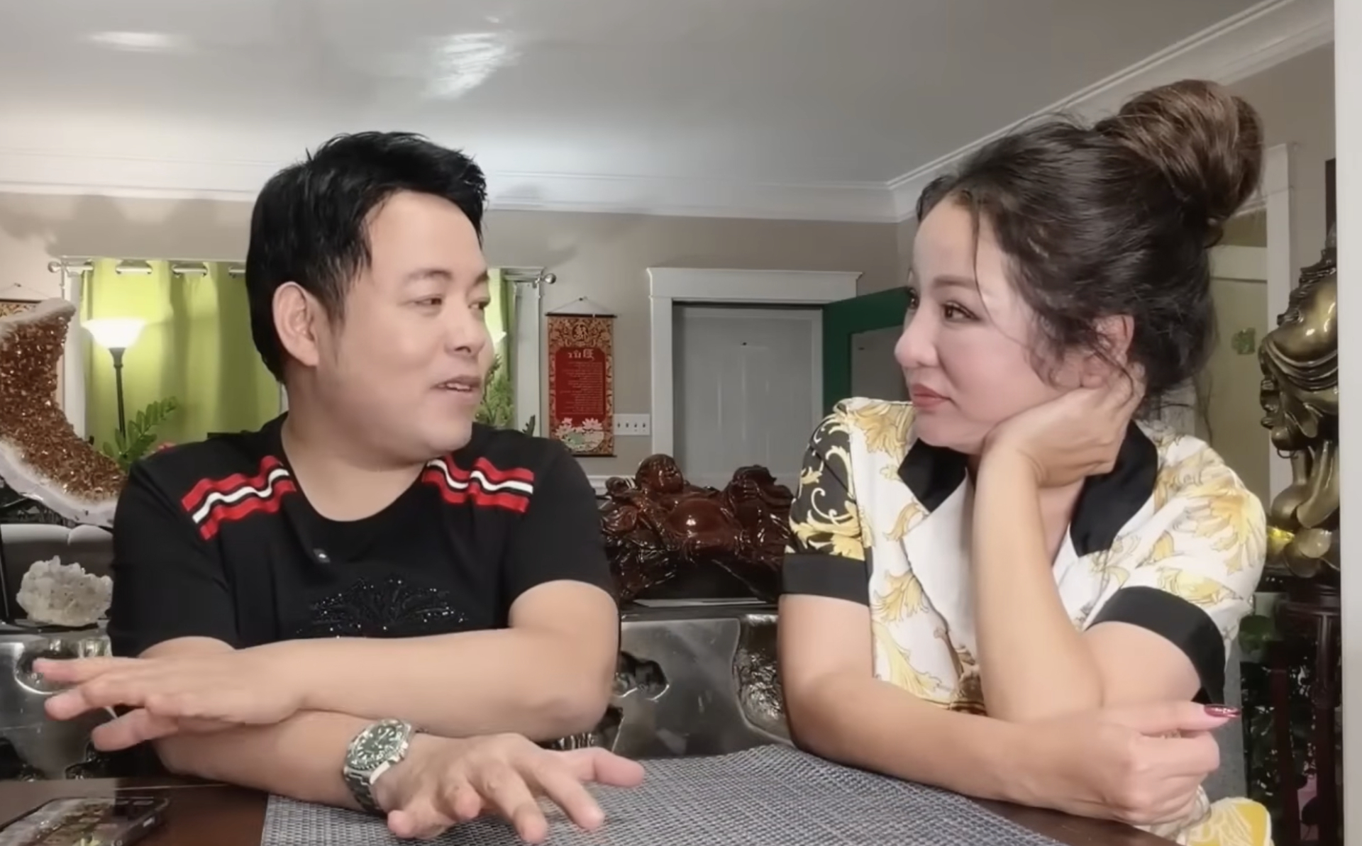 Nam ca sĩ Việt ai cũng biết mặt tiết lộ bố làm mất hàng trăm cây vàng, em gái thua trắng 13 tỷ chỉ trong một đêm- Ảnh 2.