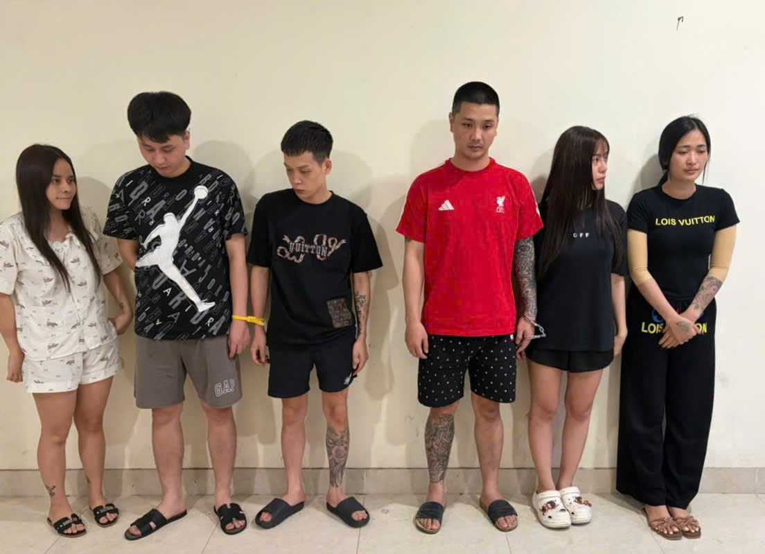 Đột kích phòng trọ tầng 2, công an phát hiện đĩa thủy tinh, thẻ CCCD dính tinh thể trắng: Nguyễn Thanh Tùng và 4 đối tượng bị khởi tố- Ảnh 1.