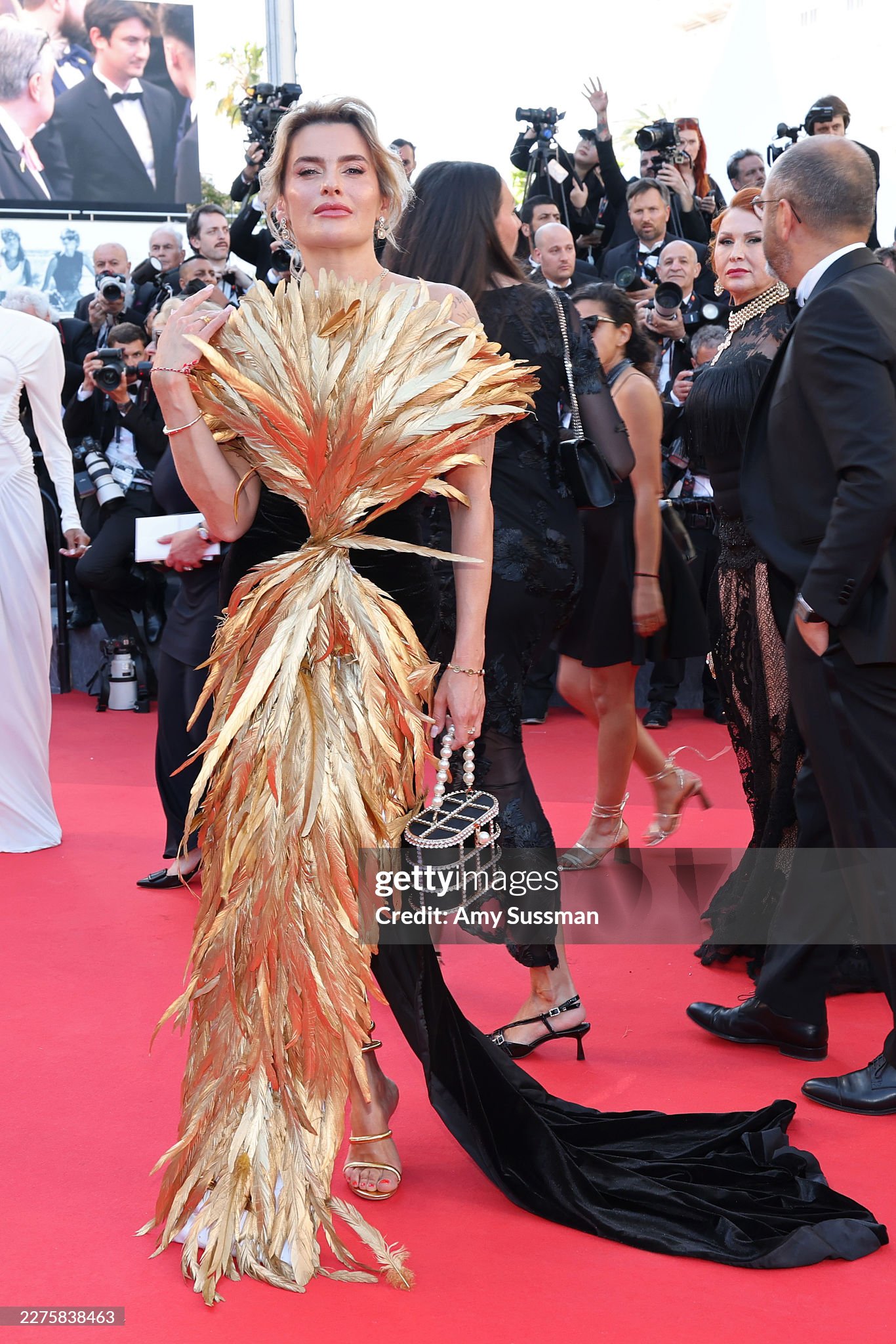 Thảm đỏ khai mạc Cannes 2026: Nàng thơ Pháp hở bạo lấn lướt Demi Moore - Heidi Klum, dàn sao châu Á đổ bộ hoành tráng- Ảnh 47.