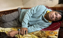 Người đàn ông câm điếc, mất vợ con, kiệt quệ vì bệnh tật chỉ mong có tiền đi viện một lần
