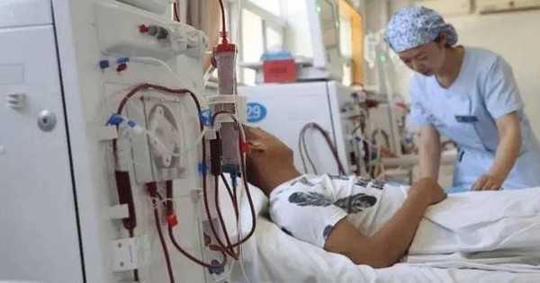 Bệnh viện Bạch Mai cảnh báo: Suy thận đang trẻ hóa, nhiều người tuổi 20 phải lọc máu - Ảnh 2.