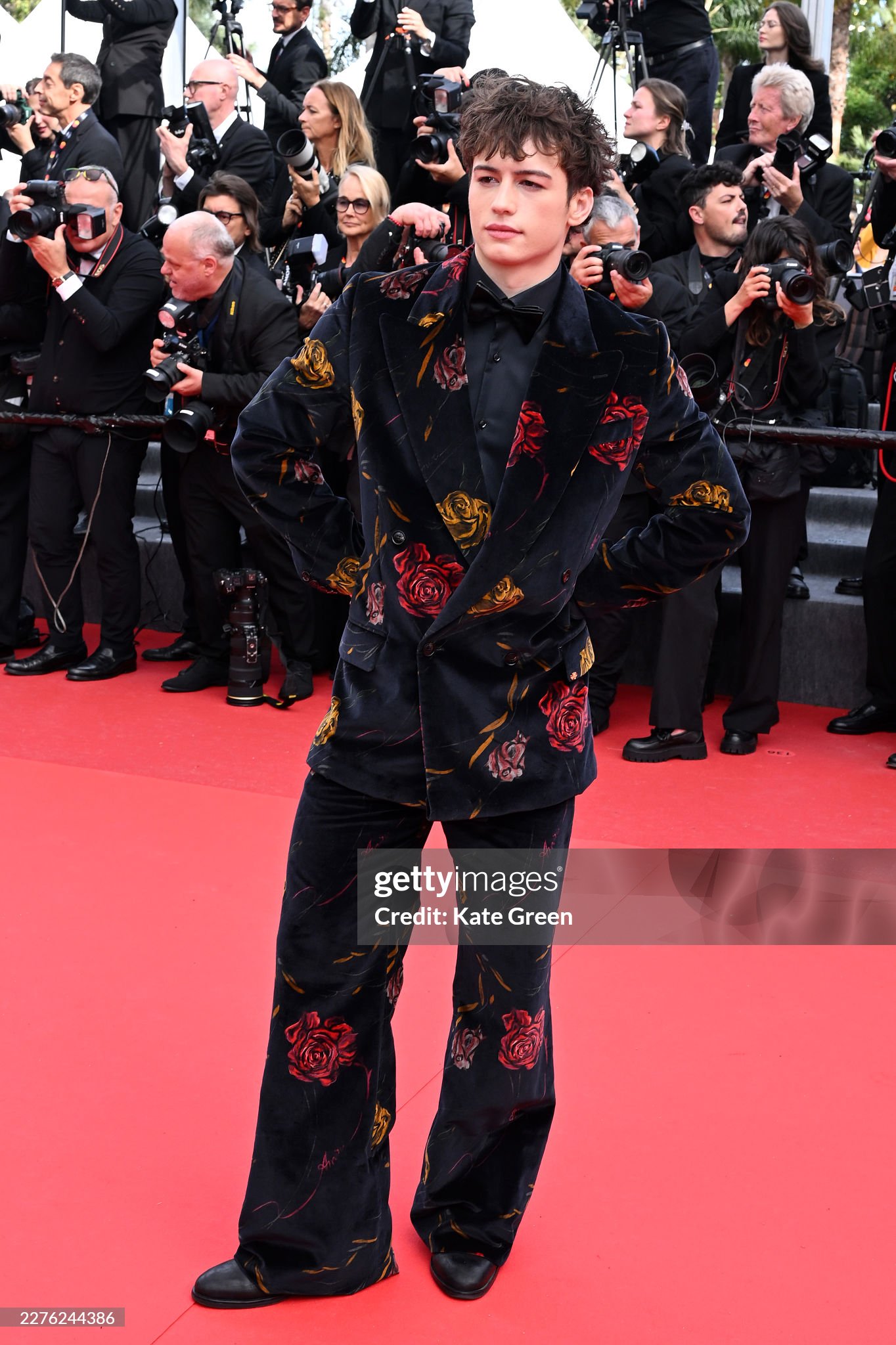 Thảm đỏ Cannes ngày 3: Châu Dã - Viên San San đại chiến visual, Win Metawin điển trai ngút ngàn- Ảnh 50.