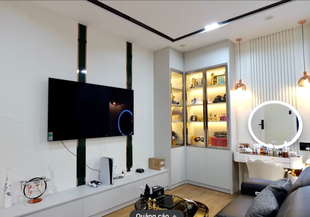 Cặp đôi quyền lực showbiz ở biệt thự ngoại ô sang như resort 5*: Sân thượng rộng đến mức có thể đạp xe, hồ bơi riêng trong khuôn viên nhà- Ảnh 14.