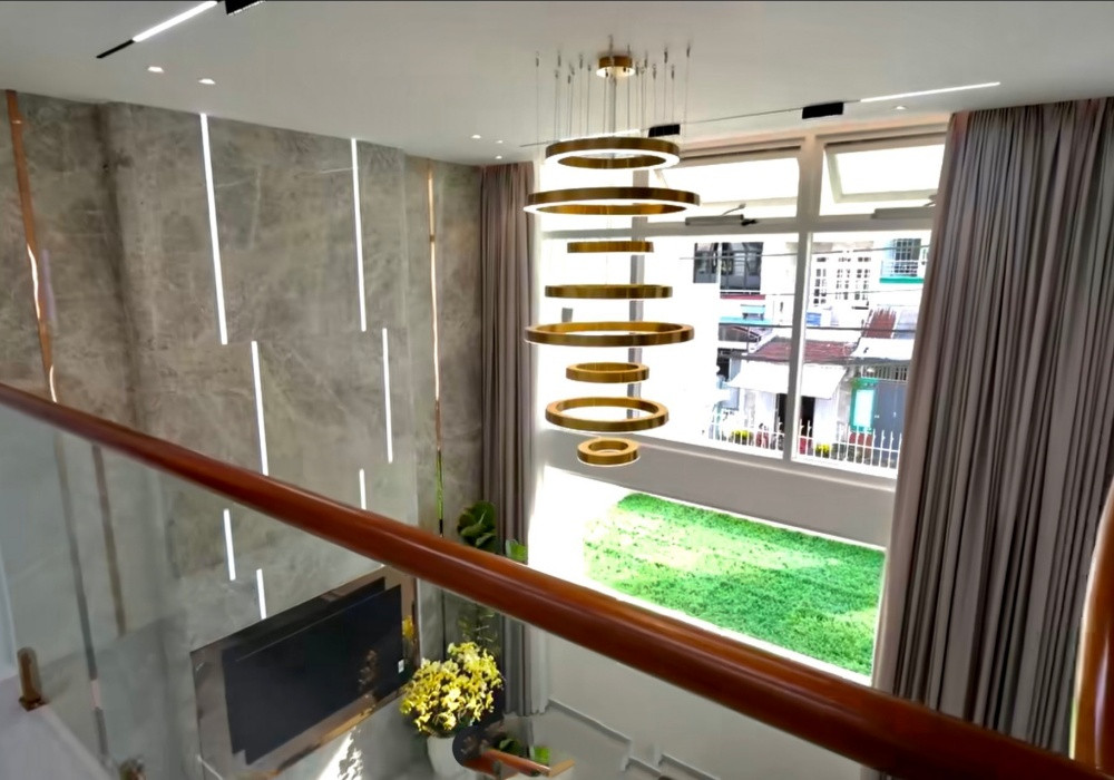 Cặp đôi quyền lực showbiz ở biệt thự ngoại ô sang như resort 5*: Sân thượng rộng đến mức có thể đạp xe, hồ bơi riêng trong khuôn viên nhà- Ảnh 6.