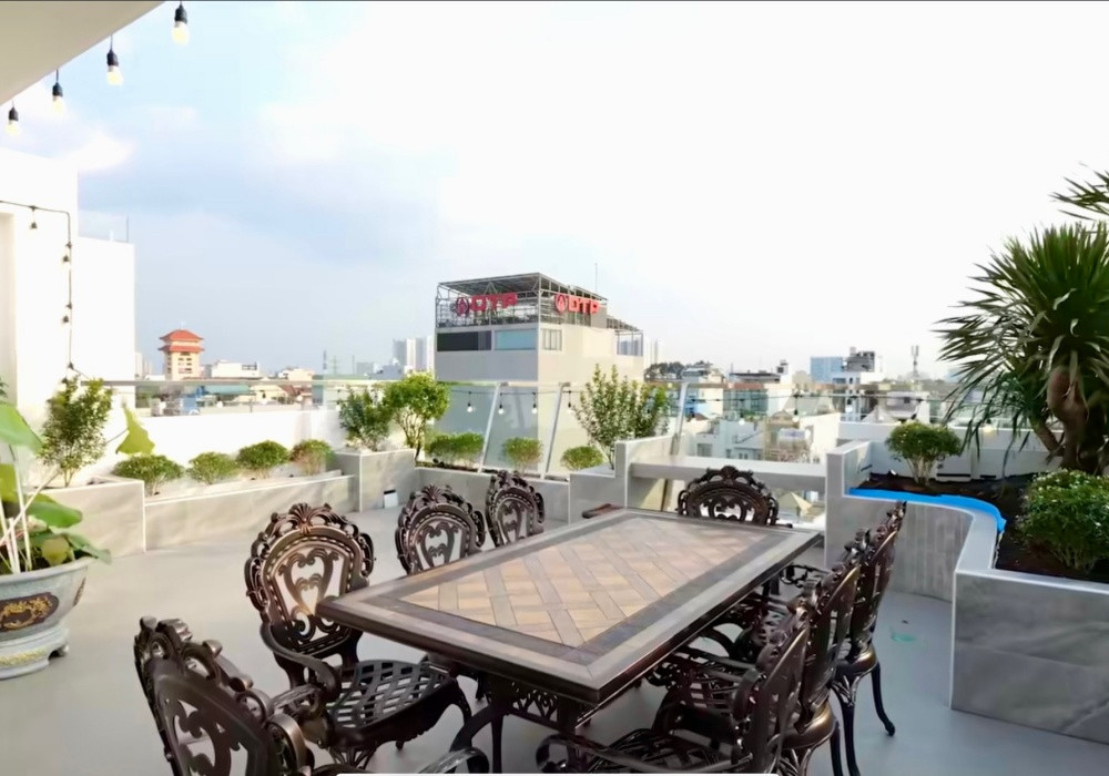 Cặp đôi quyền lực showbiz ở biệt thự ngoại ô sang như resort 5*: Sân thượng rộng đến mức có thể đạp xe, hồ bơi riêng trong khuôn viên nhà- Ảnh 20.