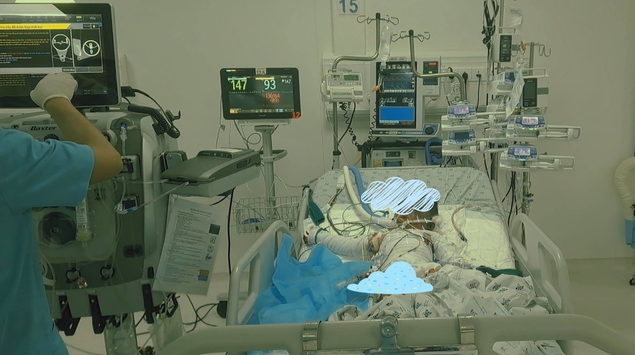 Bé trai 4 tuổi mất cả cha lẫn mẹ sau vụ cháy kinh hoàng, đang giành giật sự sống với cơ thể bị bỏng 90%- Ảnh 1.