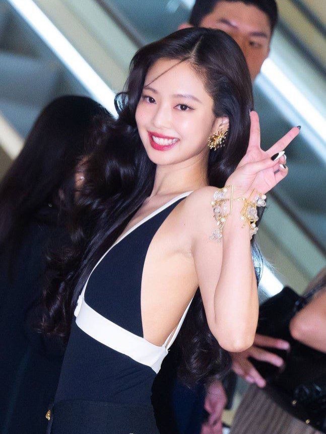 Át chủ bài của CHANEL lộ diện: Jennie và G-Dragon cuối cùng cũng hội ngộ - Ảnh 1.