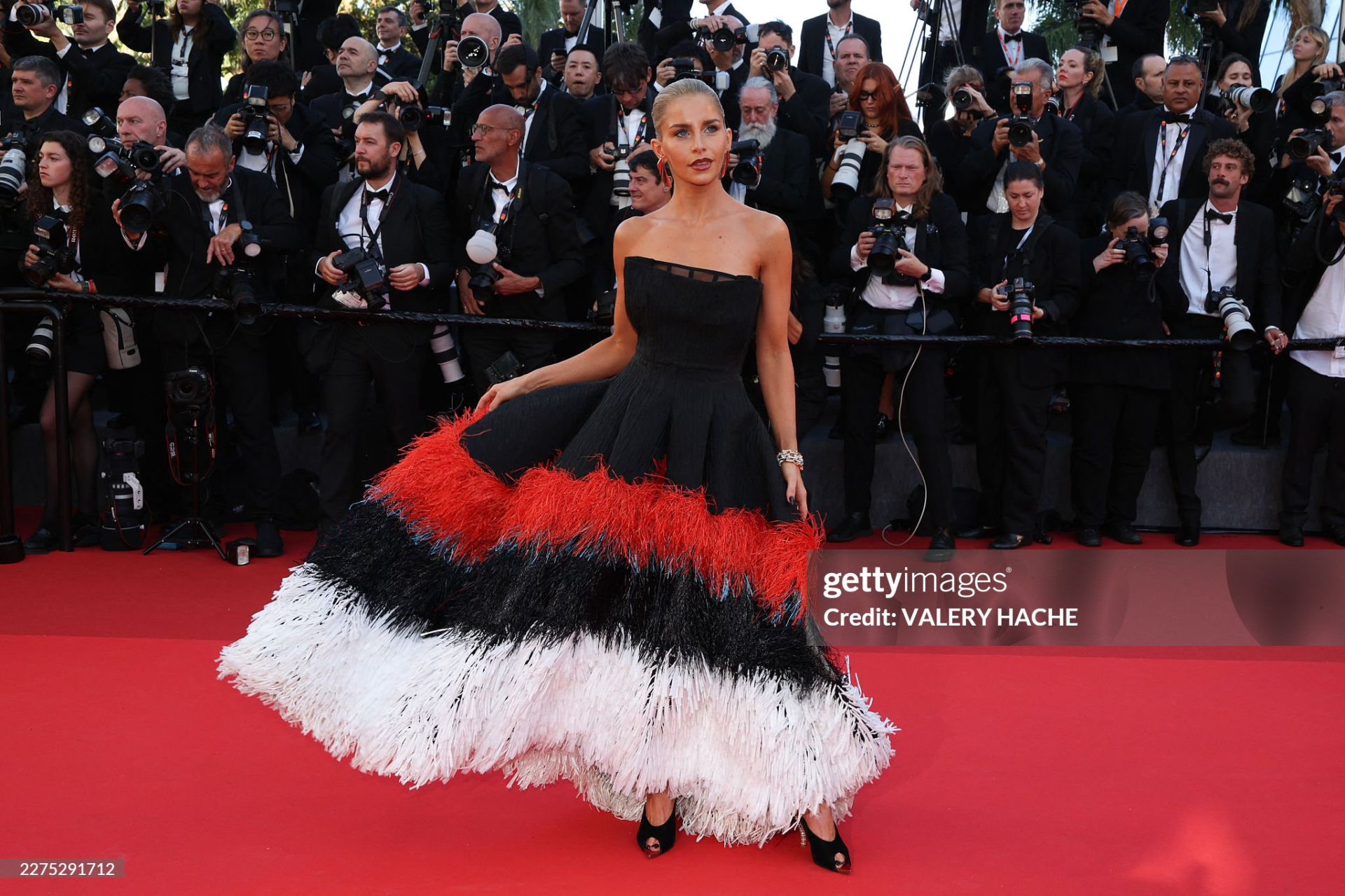 Thảm đỏ khai mạc Cannes 2026: Nàng thơ Pháp hở bạo lấn lướt Demi Moore - Heidi Klum, dàn sao châu Á đổ bộ hoành tráng- Ảnh 37.