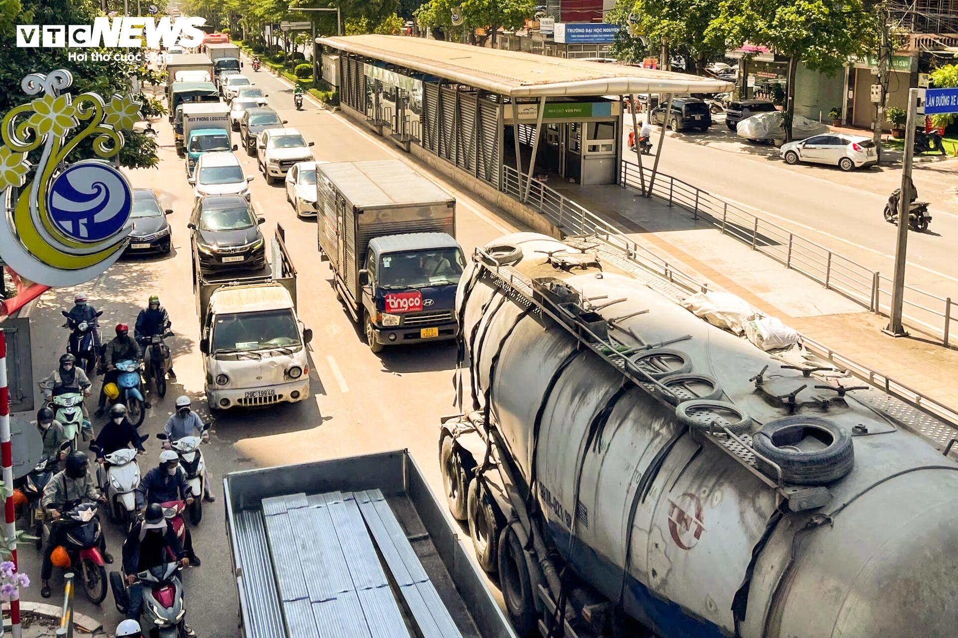 Nút giao phía Tây Hà Nội sắp xây cầu vượt hơn 821 tỷ đồng nhìn từ trên cao- Ảnh 4.