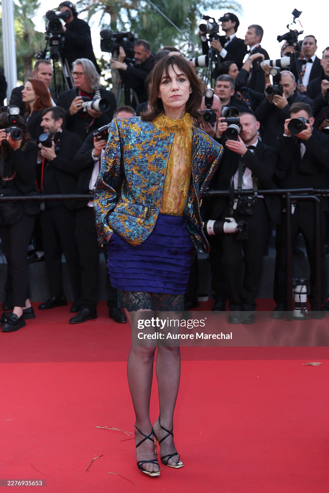 LHP Cannes ngày 7: Vợ Ronaldo khoe body "ngồn ngộn", siêu mẫu Coco Rocha "thị phạm" tạo dáng ngay trên thảm đỏ- Ảnh 30.