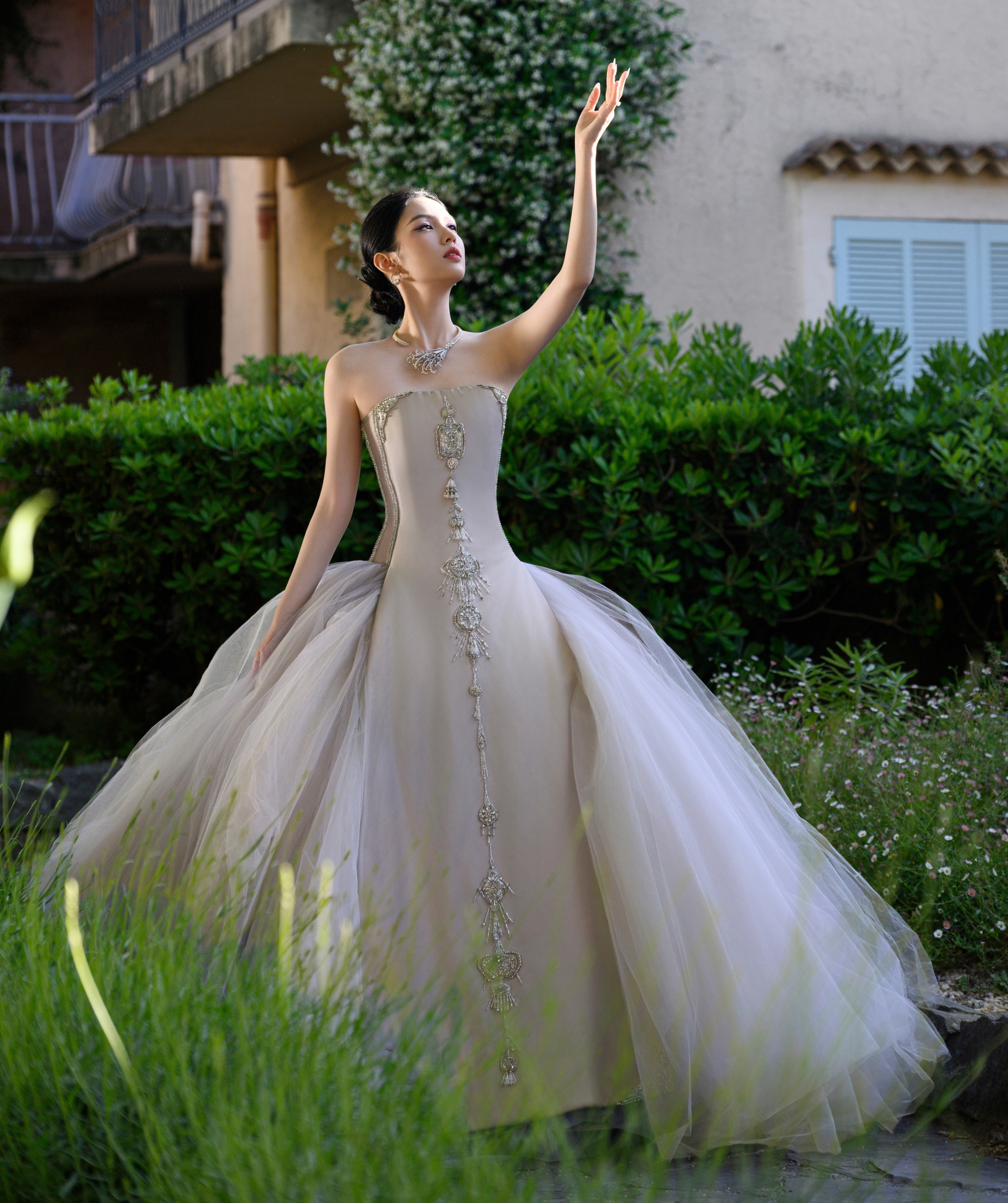 Mỹ nhân đẹp chấn động thế gian bùng nổ visual trên thảm đỏ Cannes, ngắm rồi mới biết thần tiên cổ tích là có thật- Ảnh 14. Mỹ nhân đẹp chấn động thế gian bùng nổ visual trên thảm đỏ Cannes, ngắm rồi mới biết thần tiên cổ tích là có thật- Ảnh 14.