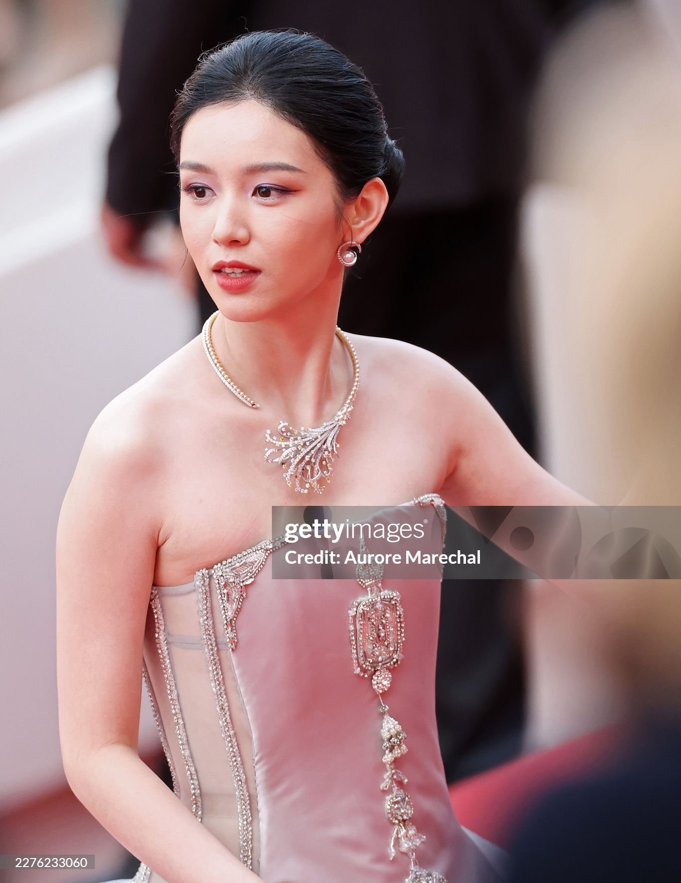 Mỹ nhân đẹp chấn động thế gian bùng nổ visual trên thảm đỏ Cannes, ngắm rồi mới biết thần tiên cổ tích là có thật- Ảnh 6. Mỹ nhân đẹp chấn động thế gian bùng nổ visual trên thảm đỏ Cannes, ngắm rồi mới biết thần tiên cổ tích là có thật- Ảnh 6.