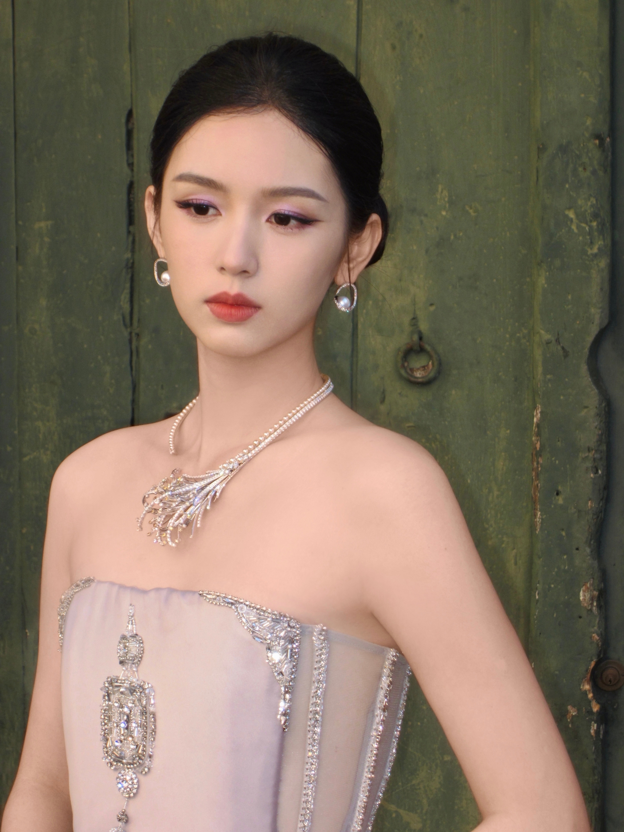 Mỹ nhân đẹp chấn động thế gian bùng nổ visual trên thảm đỏ Cannes, ngắm rồi mới biết thần tiên cổ tích là có thật- Ảnh 9. Mỹ nhân đẹp chấn động thế gian bùng nổ visual trên thảm đỏ Cannes, ngắm rồi mới biết thần tiên cổ tích là có thật- Ảnh 9.
