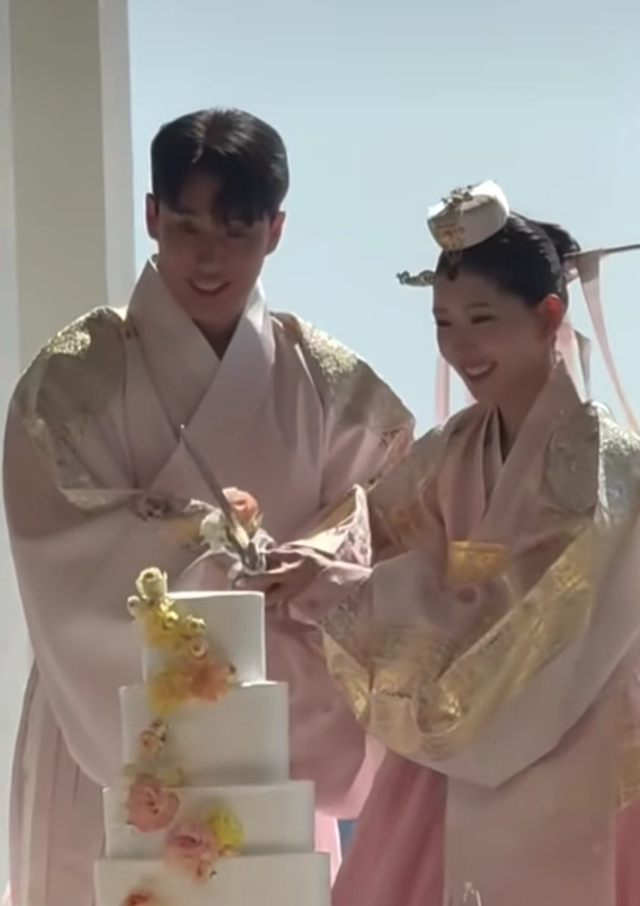 Drama sốc trong đám cưới sao nữ nổi tiếng và chồng phông bạt: Khách mời không thèm gửi tiền mừng còn ăn uống, làm loạn khán phòng- Ảnh 6.