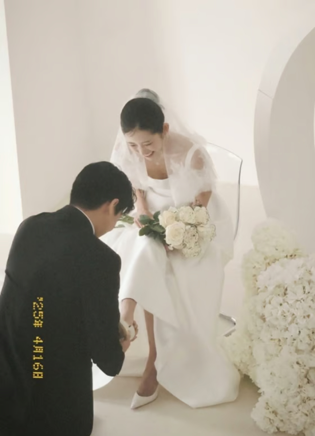 Drama sốc trong đám cưới sao nữ nổi tiếng và chồng phông bạt: Khách mời không thèm gửi tiền mừng còn ăn uống, làm loạn khán phòng- Ảnh 7.