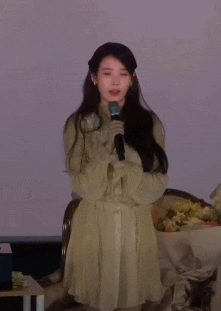Showbiz có mỹ nhân cứ ra nhạc là top 1 cả nước, bỗng thành "tội đồ quốc dân" xin lỗi vẫn không được tha  - Ảnh 9.