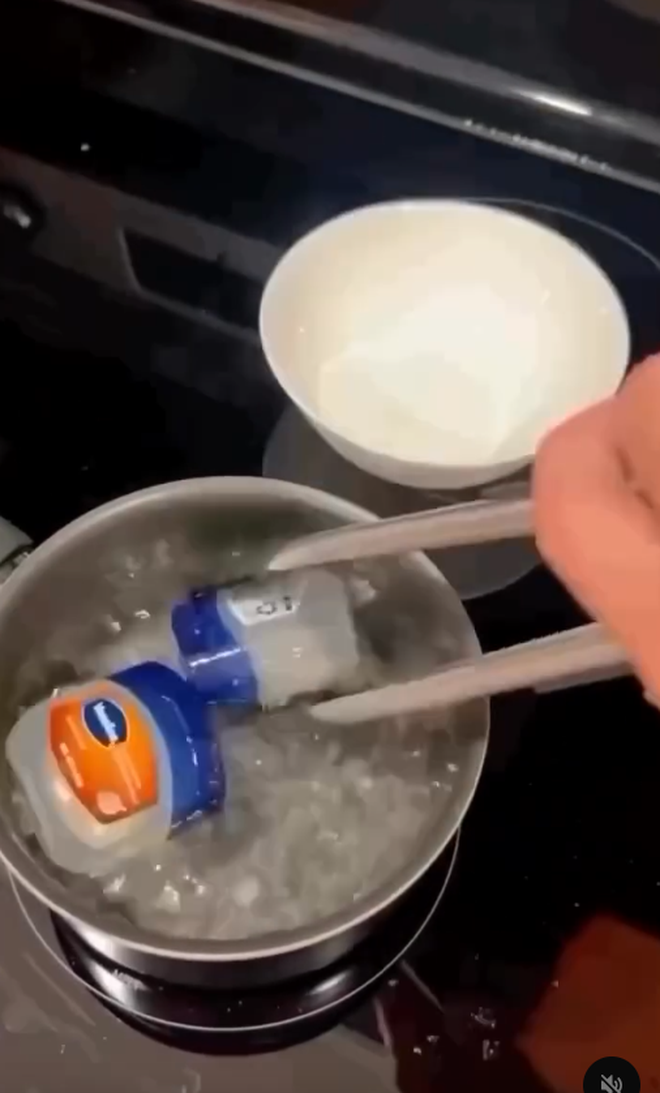 Cách dùng nước hoa mới đang viral vì giúp thơm lâu mà không tốn nhiều tiền- Ảnh 1.