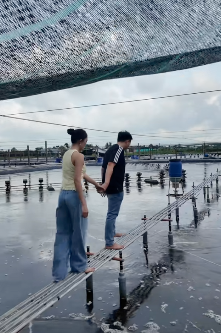 Cô gái tỉnh lẻ thành nàng dâu nhà vựa tôm 10.000m2: Duyên từ dãy nhà trọ sinh viên, yêu chàng thiếu gia mà chẳng hề hay biết- Ảnh 8.