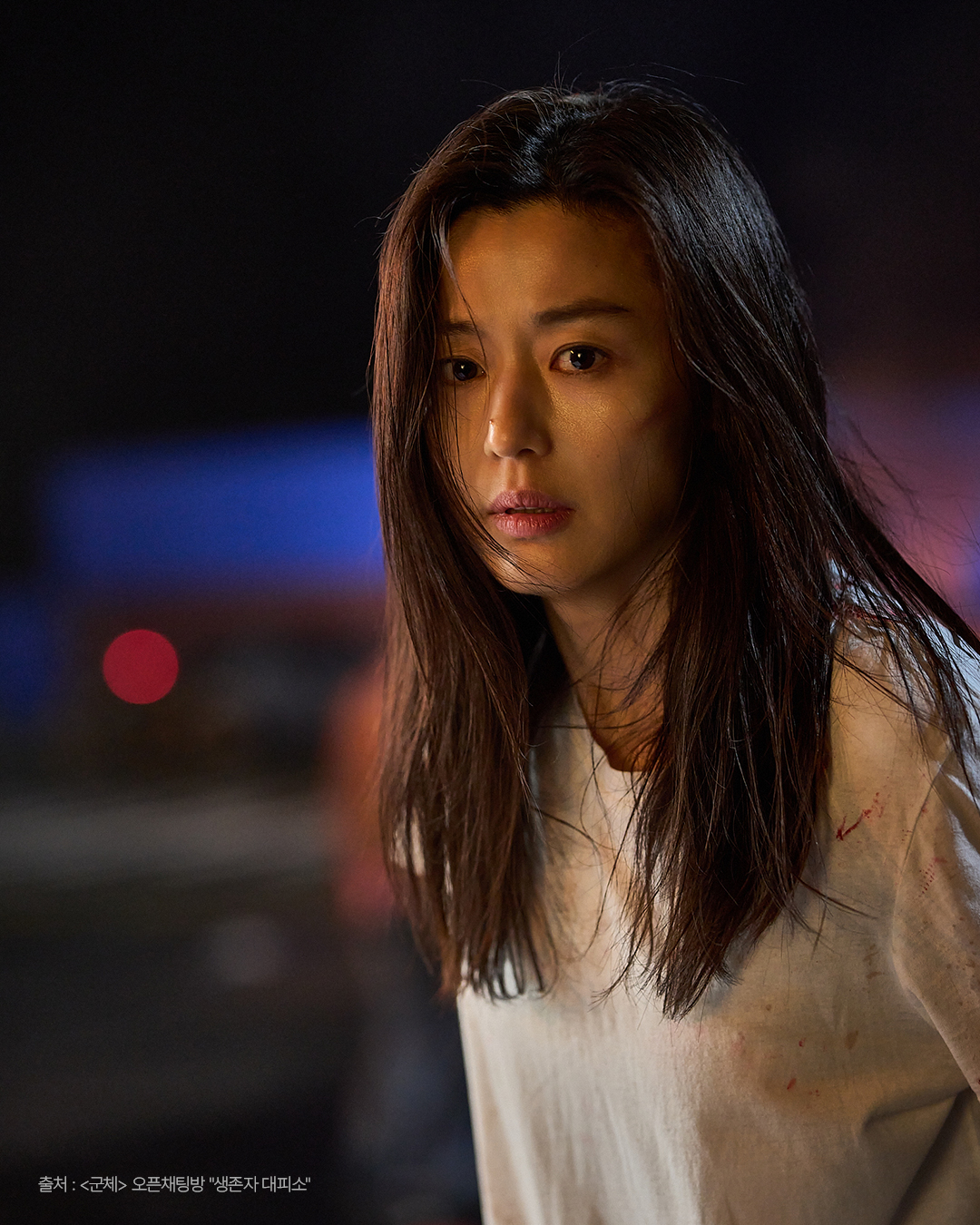 Chỉ 4 ngày, bom tấn zombie xứ Hàn cán mốc 1 triệu vé: Nữ chính gây sốc vì visual quá đỉnh ở tuổi 41- Ảnh 4.