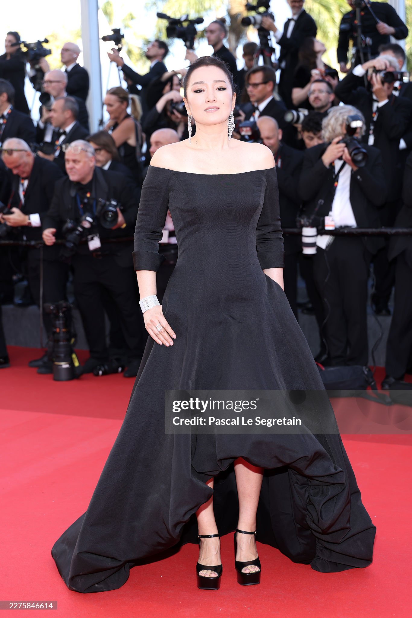 Thảm đỏ khai mạc Cannes 2026: Nàng thơ Pháp hở bạo lấn lướt Demi Moore - Heidi Klum, dàn sao châu Á đổ bộ hoành tráng- Ảnh 14.