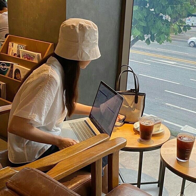 Thế hệ mâu thuẫn: Làm thêm việc để… được nghỉ ngơi?- Ảnh 1.