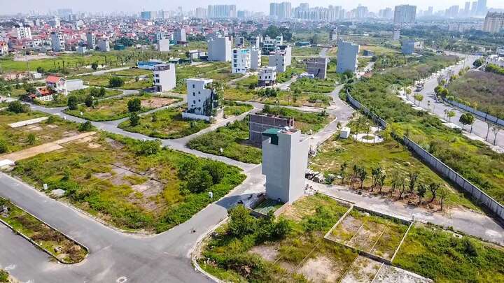 Đất nền Hà Nội tại nhiều 'điểm nóng' giảm giá, cơn sóng đầu cơ hạ nhiệt- Ảnh 1.