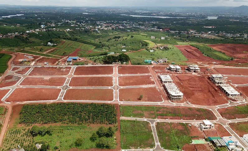 TS Nguyễn Văn Đính: Từng có thời mua bất động sản ở nơi không có hạ tầng, không có đường vào vẫn thắng, nhưng bây giờ đã khác- Ảnh 2. TS Nguyễn Văn Đính: Từng có thời mua bất động sản ở nơi không có hạ tầng, không có đường vào vẫn thắng, nhưng bây giờ đã khác- Ảnh 2.