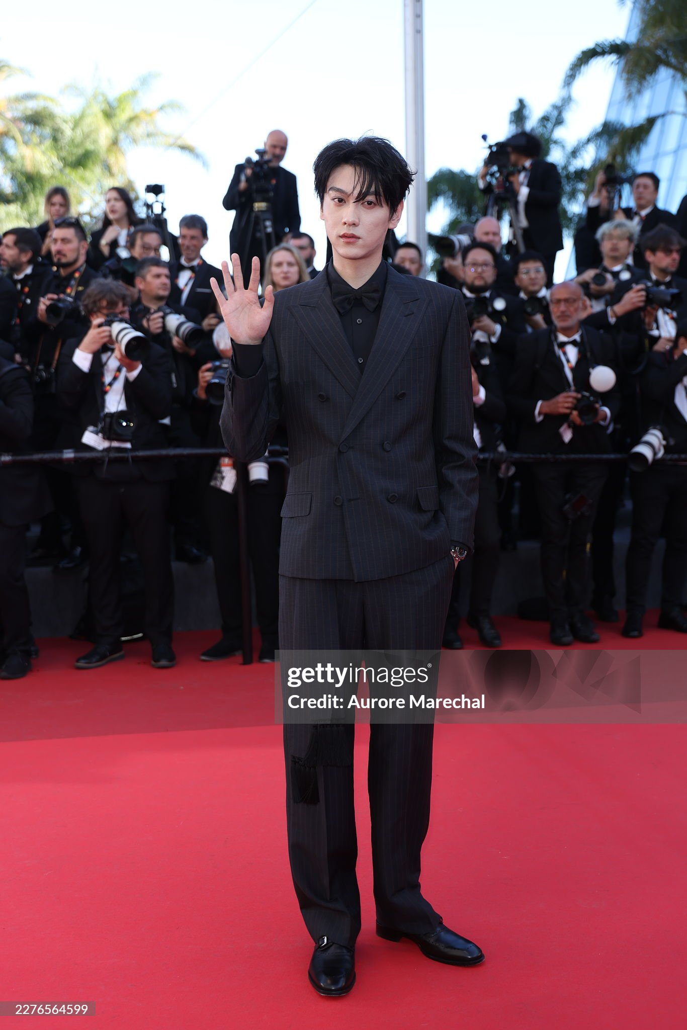 Mỹ nam "khó coi" nhất Cannes 2026 đây rồi: Mặt mũi lờ đờ ánh mắt thất thần trên thảm đỏ, càng nhìn càng nóng mắt- Ảnh 2.