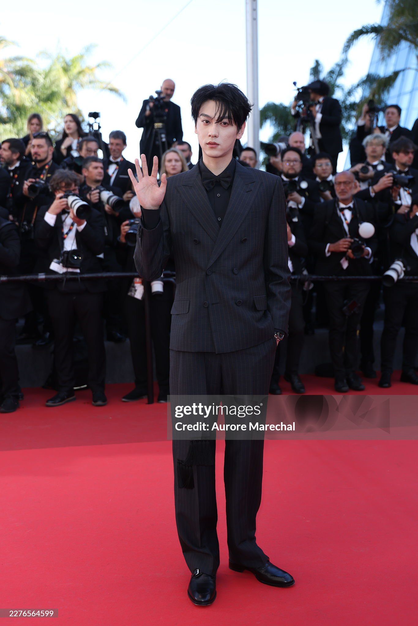 Thảm đỏ Cannes ngày 5: "Chị đại" Chompoo Araya chiếm trọn spotlight, siêu mẫu Nga ngang nhiên hở bạo phạm quy- Ảnh 9.