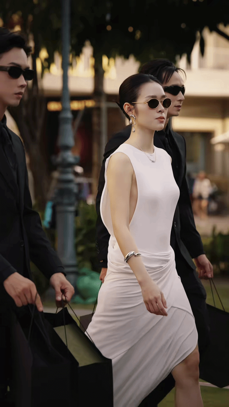 Việt Nam xuất hiện mỹ nhân khiến 10 triệu người phải vào xem gấp: Khách Tây ngắm không chớp mắt, Ngọc Trinh cũng phải dè chừng- Ảnh 1.