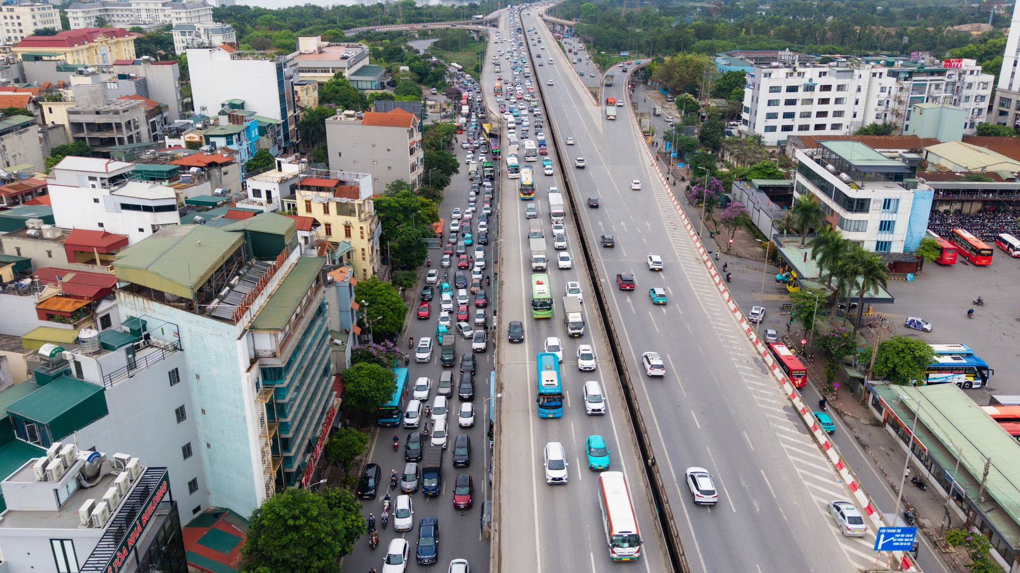 Dấu hiệu HẾT LỄ chính là cảnh trái ngược trên 2 làn đường cửa ngõ lúc này! - Ảnh 2.