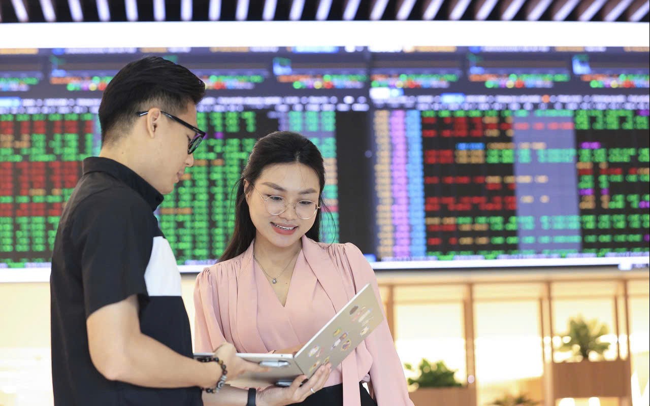 Chứng khoán phái sinh ngày 25/5: Sắc xanh trở lại, song dòng tiền vẫn khá thận trọng