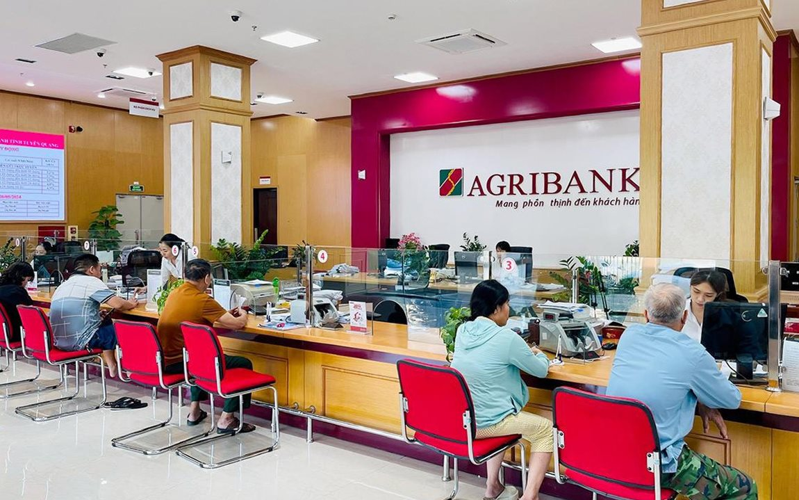 "Ông lớn" Agribank đóng cửa loạt phòng giao dịch, sắp xếp lại toàn bộ mạng lưới- Ảnh 1.