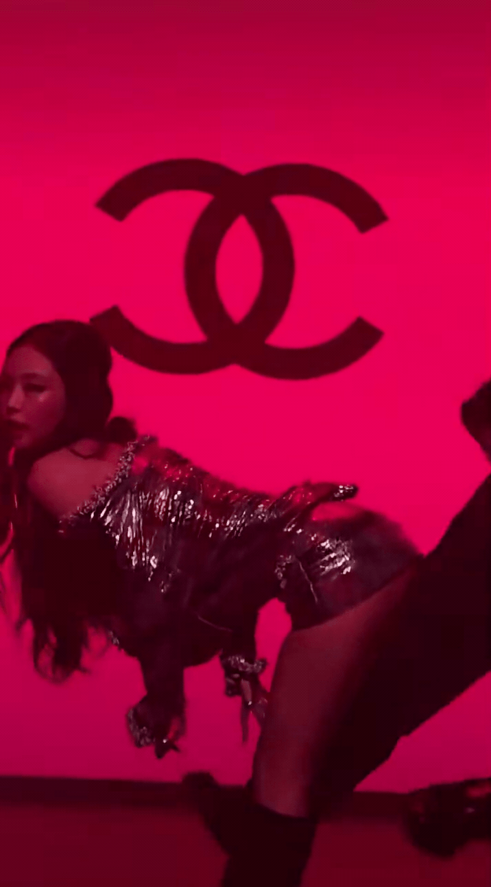 Jennie mặc độc bra diễn vũ đạo bỏng mắt ở show Chanel, G-DRAGON nhảy theo nhiệt tình- Ảnh 4.