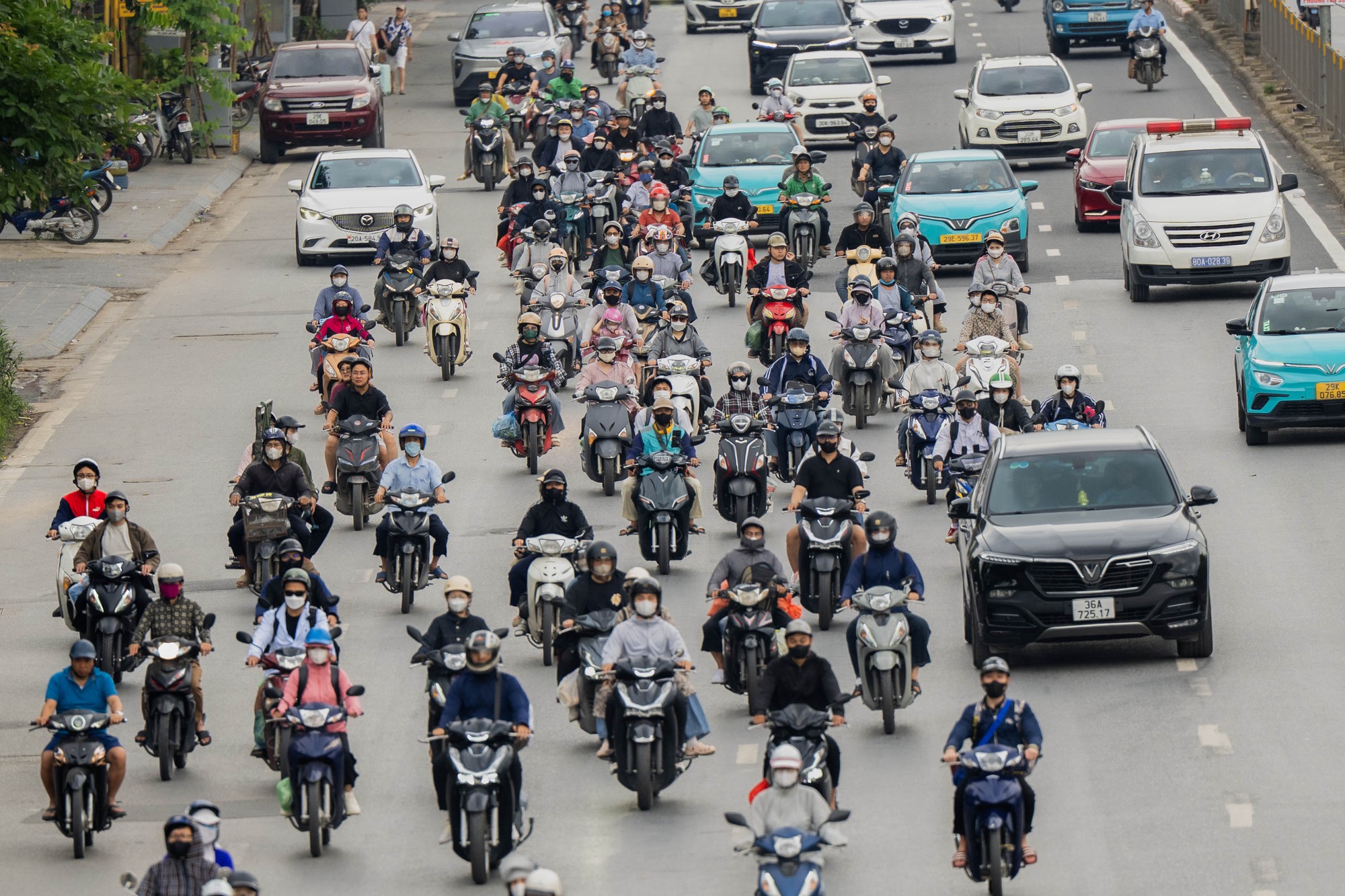 Dấu hiệu HẾT LỄ chính là cảnh trái ngược trên 2 làn đường cửa ngõ lúc này! - Ảnh 12.