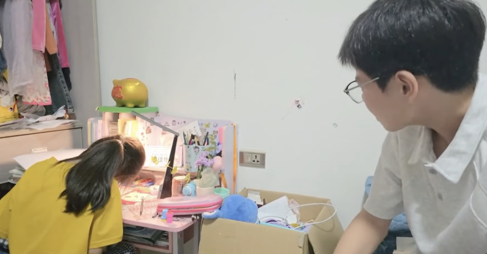 Clip nam sinh khóc nức nở khiến 15 nghìn cư dân mạng Việt đồng cảm vô cùng: Ai ở hoàn cảnh này mới hiểu!- Ảnh 1.