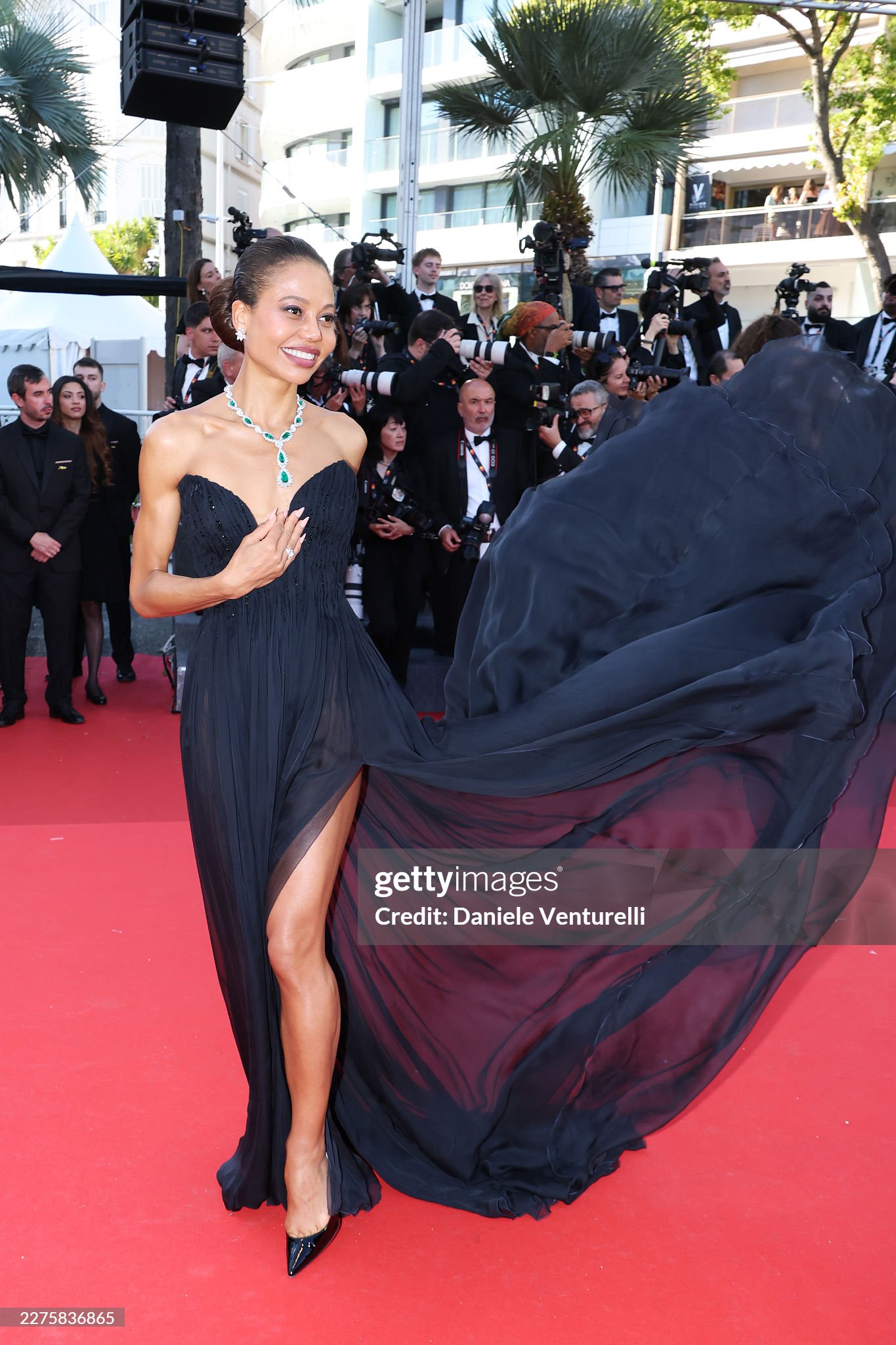 Thảm đỏ khai mạc Cannes 2026: Nàng thơ Pháp hở bạo lấn lướt Demi Moore - Heidi Klum, dàn sao châu Á đổ bộ hoành tráng- Ảnh 44.