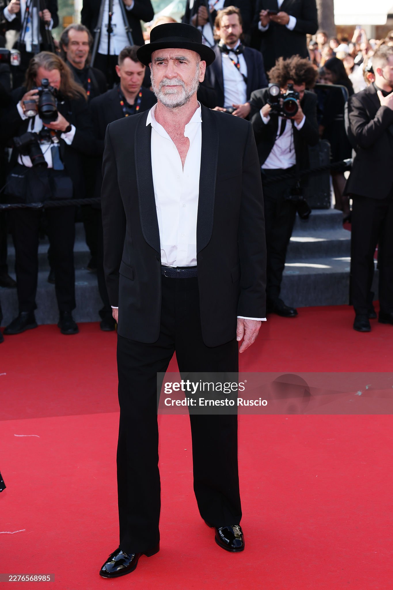 Thảm đỏ Cannes ngày 5: "Chị đại" Chompoo Araya chiếm trọn spotlight, siêu mẫu Nga ngang nhiên hở bạo phạm quy- Ảnh 29.