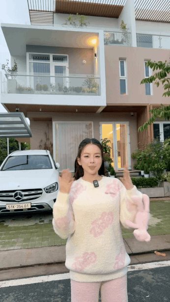 Showbiz có 1 mỹ nhân thấp bé nhưng body bốc lửa: 31 tuổi vẫn độc thân, sở hữu biệt thự 3 tầng góc nào cũng đẹp- Ảnh 2.