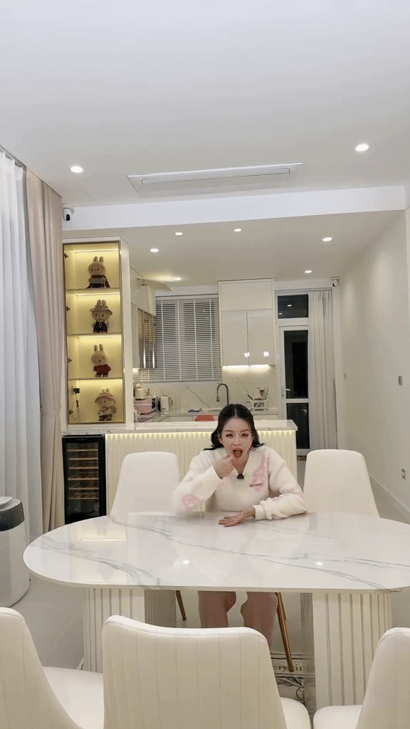 Showbiz có 1 mỹ nhân thấp bé nhưng body bốc lửa: 31 tuổi vẫn độc thân, sở hữu biệt thự 3 tầng góc nào cũng đẹp- Ảnh 5.
