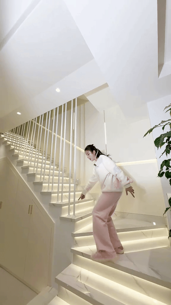 Showbiz có 1 mỹ nhân thấp bé nhưng body bốc lửa: 31 tuổi vẫn độc thân, sở hữu biệt thự 3 tầng góc nào cũng đẹp- Ảnh 6.
