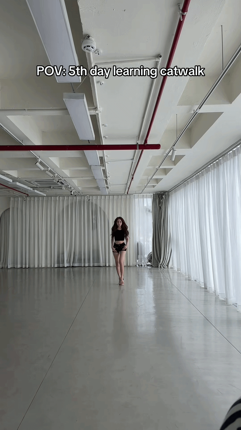 Hot girl Đảo Thiên Đường mới học catwalk 5 ngày, netizen đã đòi đăng kí thi Hoa hậu- Ảnh 1.