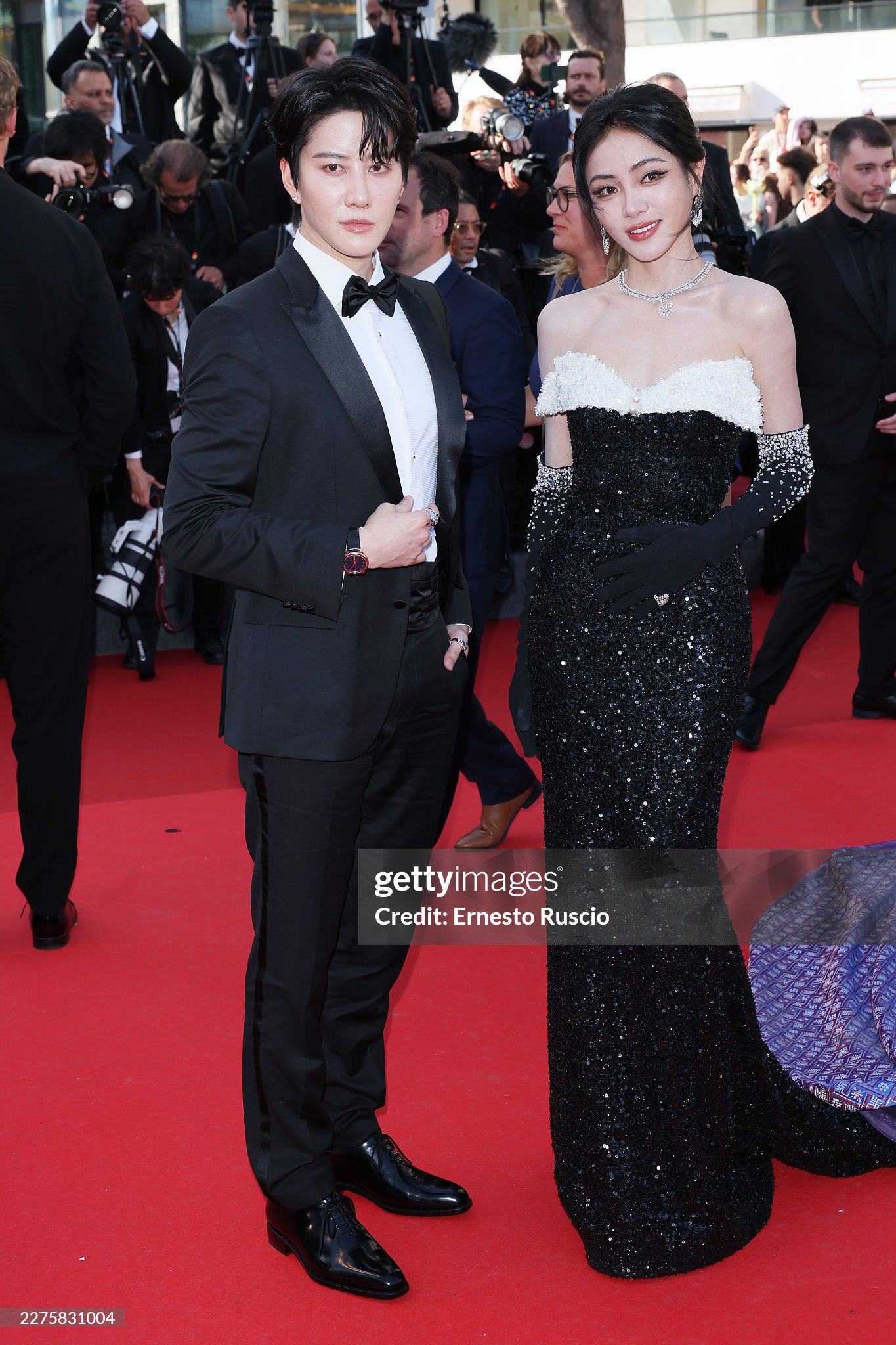 Thảm đỏ khai mạc Cannes 2026: Nàng thơ Pháp hở bạo lấn lướt Demi Moore - Heidi Klum, dàn sao châu Á đổ bộ hoành tráng- Ảnh 17.