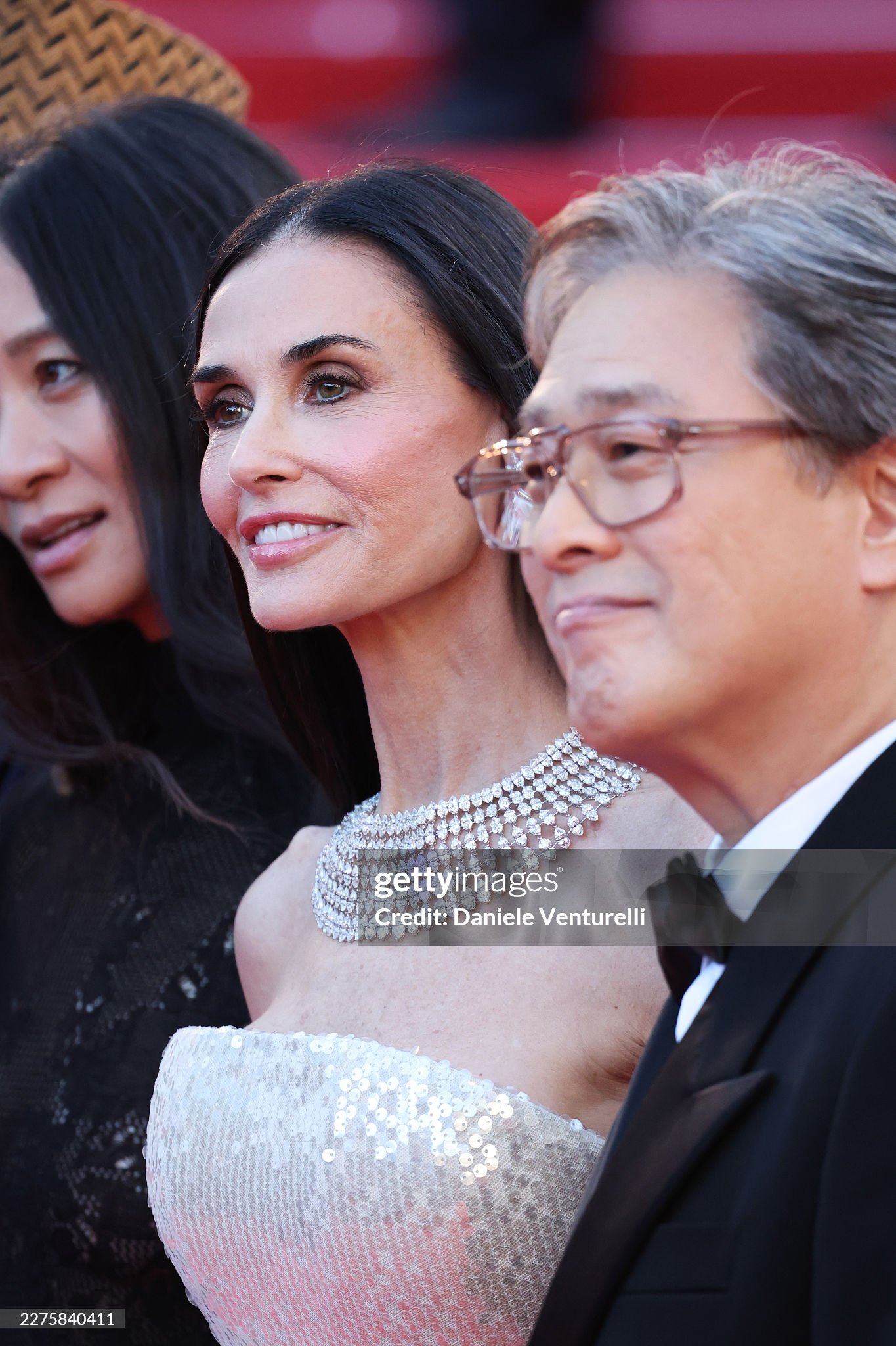 Thảm đỏ khai mạc Cannes 2026: Nàng thơ Pháp hở bạo lấn lướt Demi Moore - Heidi Klum, dàn sao châu Á đổ bộ hoành tráng- Ảnh 10.