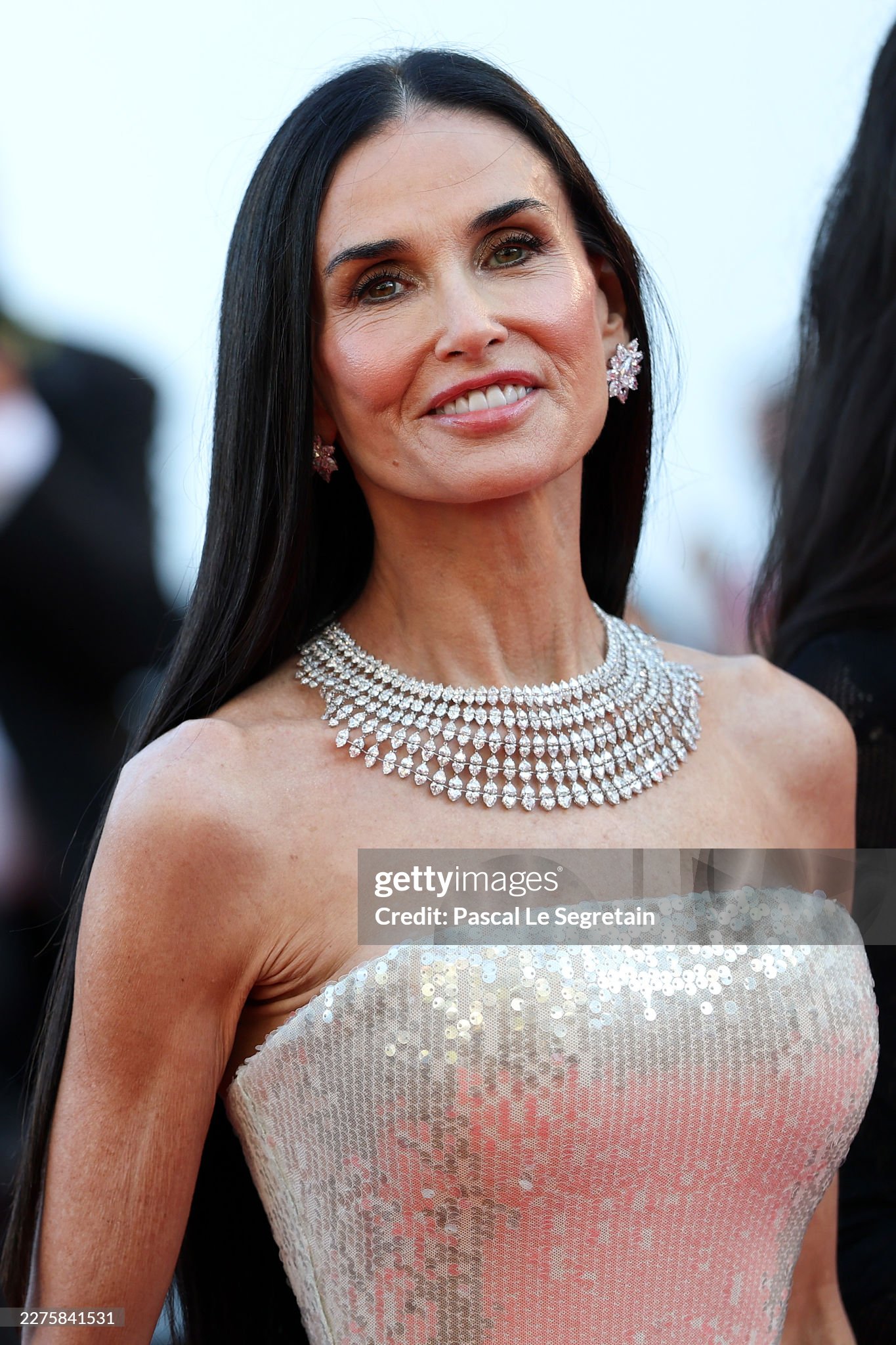 Thảm đỏ khai mạc Cannes 2026: Nàng thơ Pháp hở bạo lấn lướt Demi Moore - Heidi Klum, dàn sao châu Á đổ bộ hoành tráng- Ảnh 9.