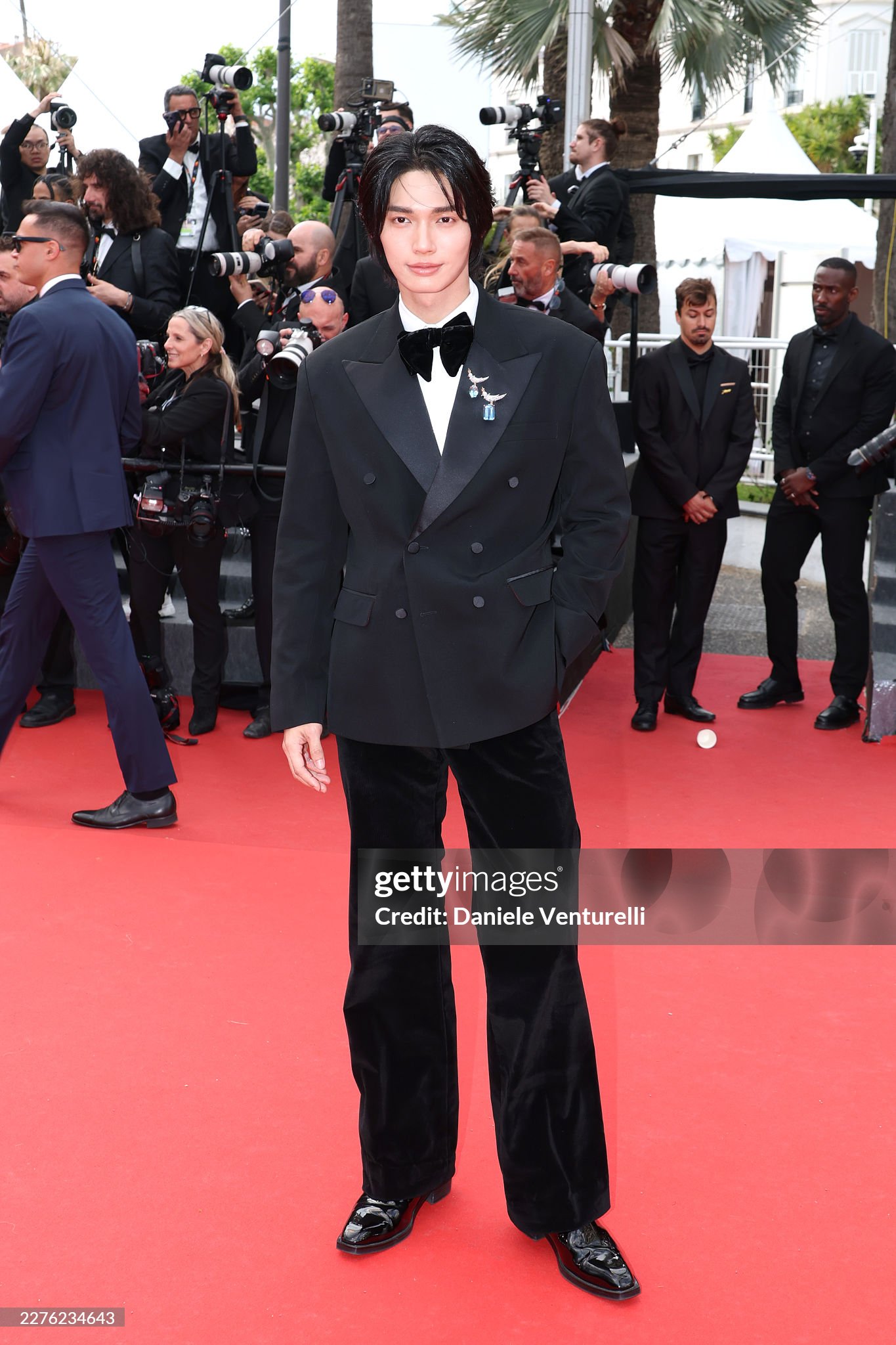 Thảm đỏ Cannes ngày 3: Châu Dã - Viên San San đại chiến visual, Win Metawin điển trai ngút ngàn- Ảnh 12.