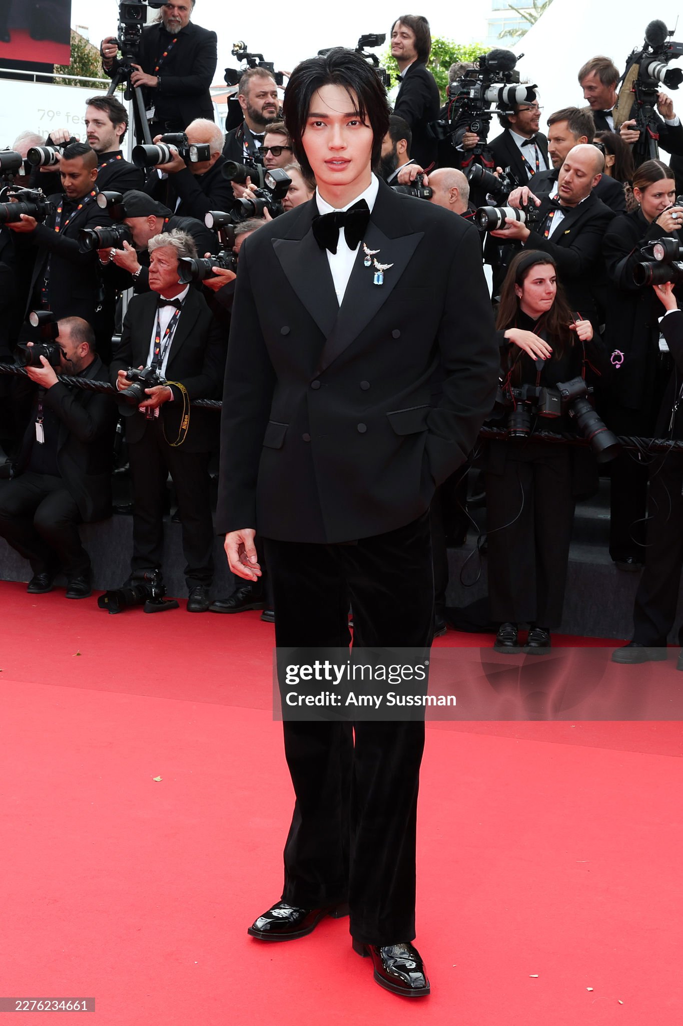 Thảm đỏ Cannes ngày 3: Châu Dã - Viên San San đại chiến visual, Win Metawin điển trai ngút ngàn- Ảnh 13.